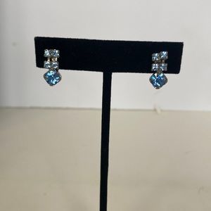 Z110 Vintage costume jewelry clip on earring with light blue rhinestones.